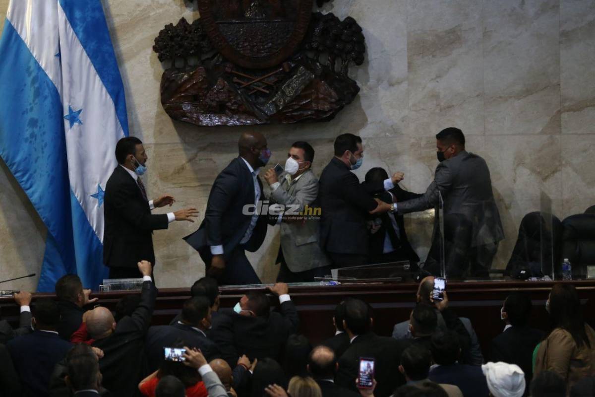 Las fotos del zafarrancho: Patadas y manotazos en el Congreso Nacional; exfutbolista Osman Chávez impuso respeto