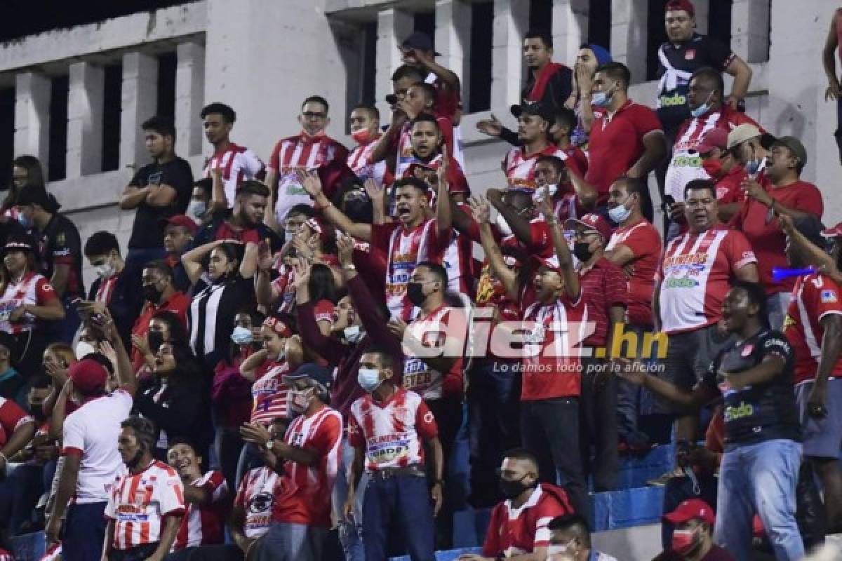 NO SE VIO EN TV: Pedro Troglio firma camisa, visita de seleccionados y el llenazo en el Morazán