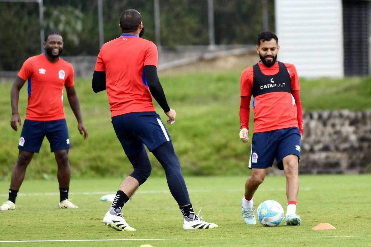 Dos ausencias importantes y el nuevo fichaje que luce el Olimpia: así se vivió el entreno del León en el CAR