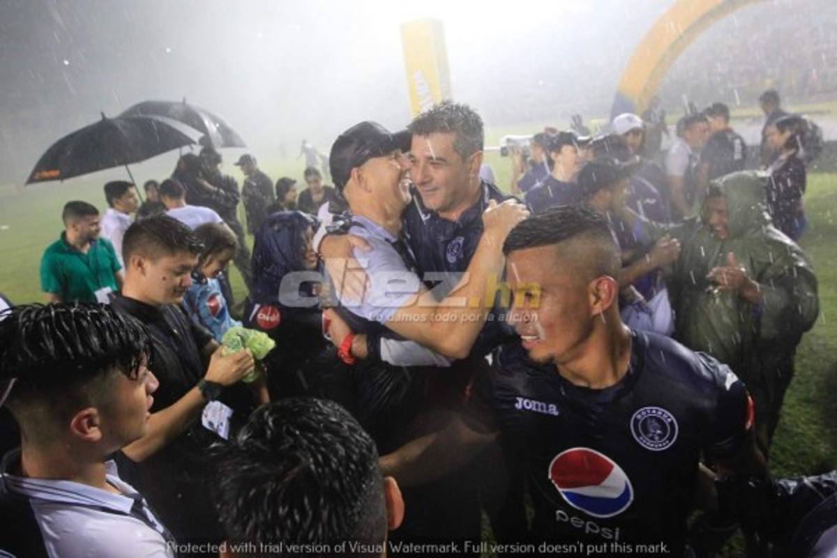 NO SE VIO: Los ladrillos, la furia de Manolo y Amado en la barra del Motagua