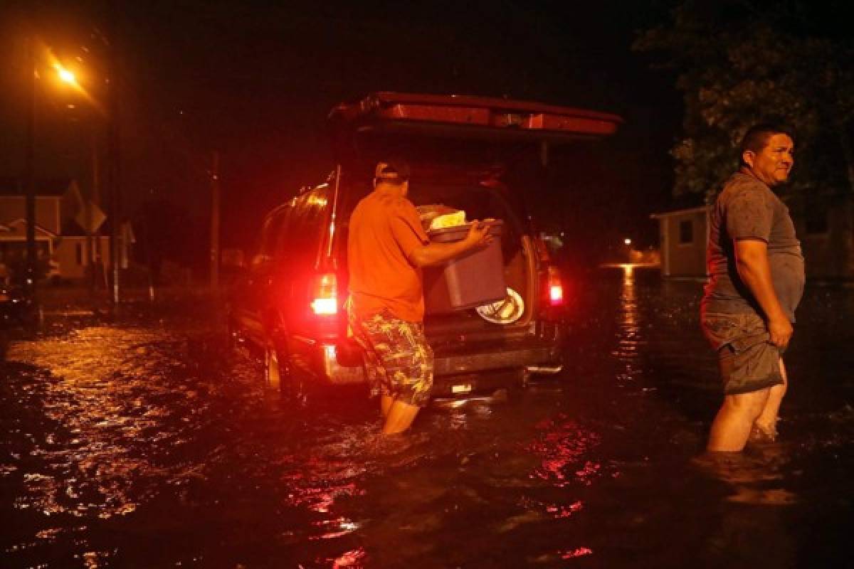 Huracán Florence toca tierra y comienza a desatar su furia en costa este de Estados Unidos