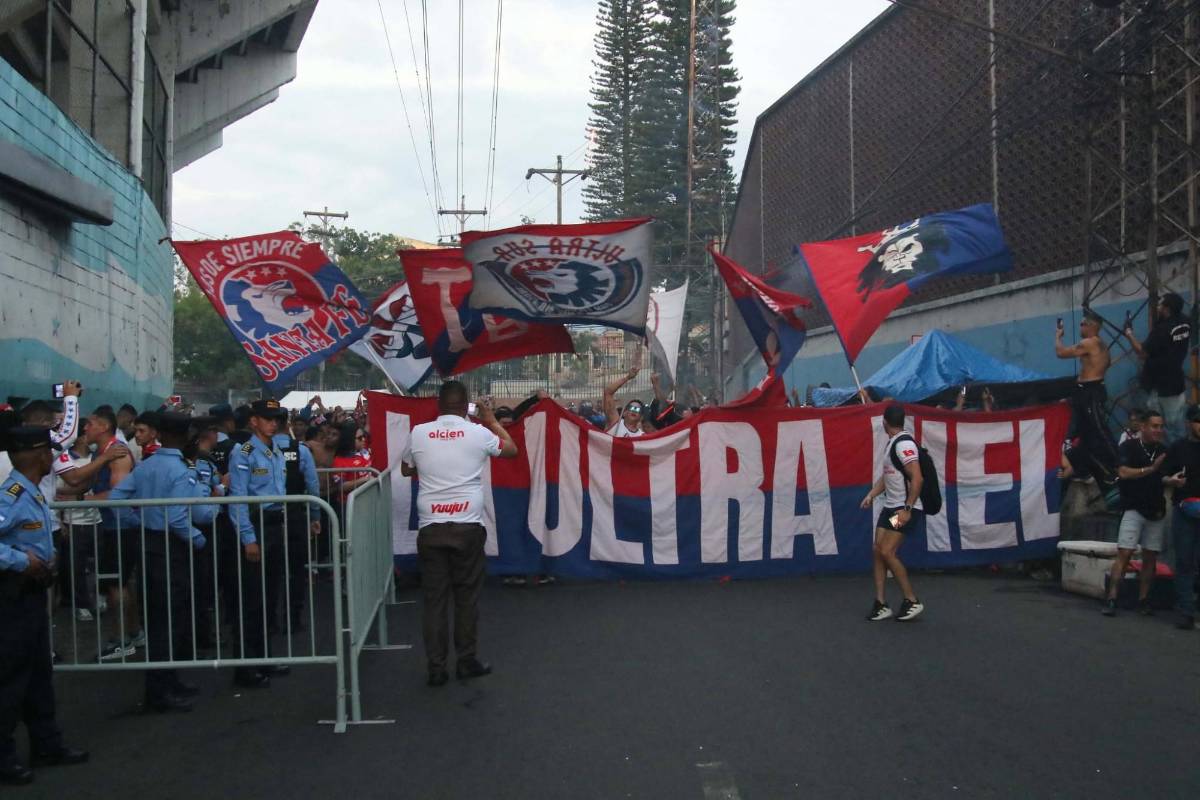 Locura de Olimpia tras quedar campeón, Espinel sorprendió y fiestón de la Ultra Fiel