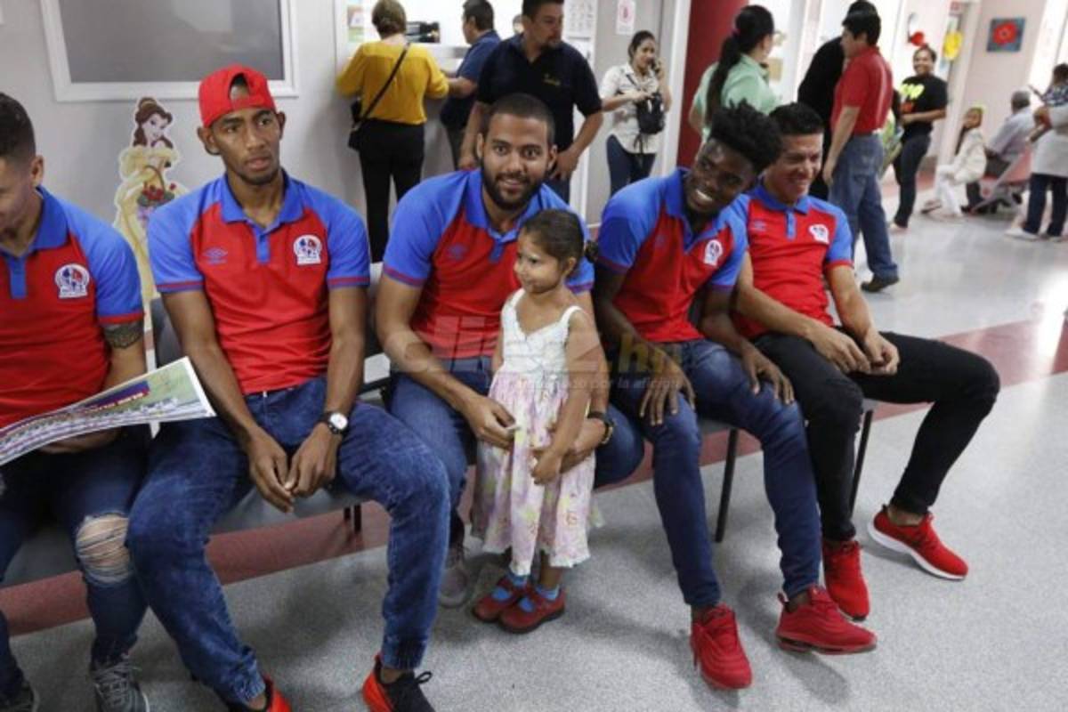Detalles y abrazos: Olimpia transforma un día gris a colores en su visita a Hospital Infantil María