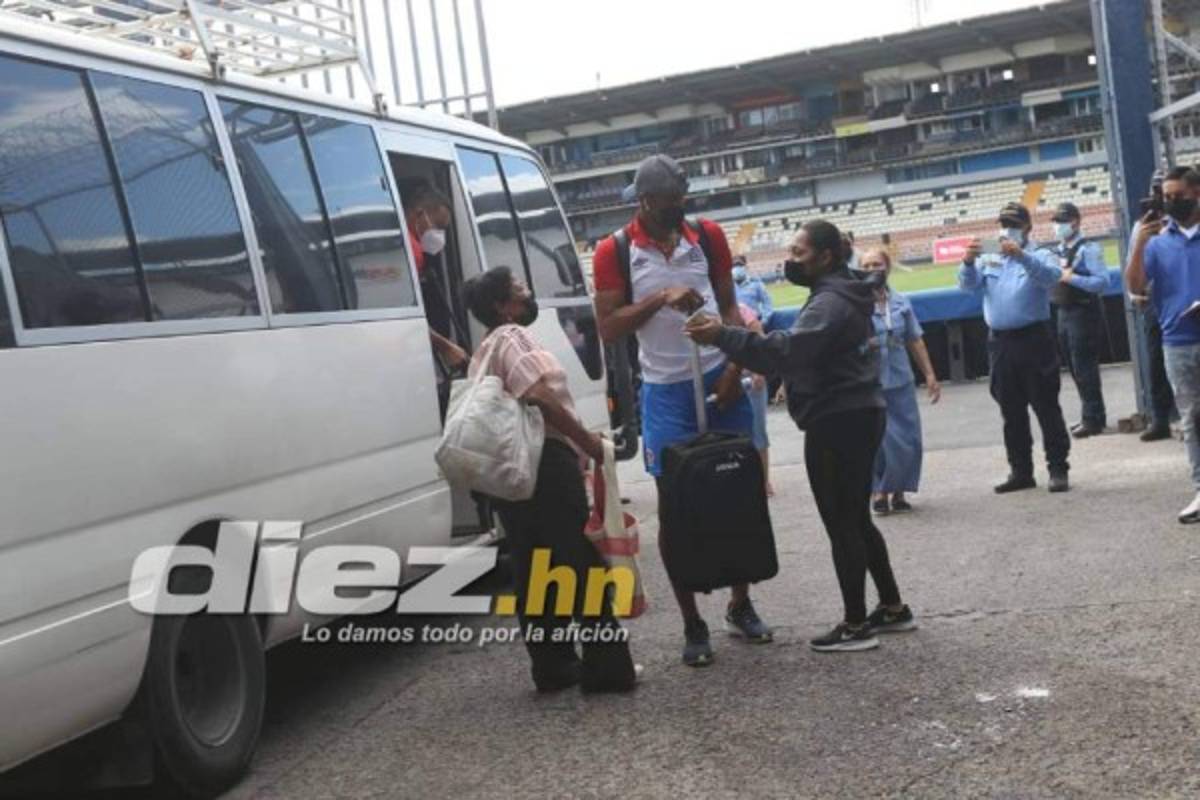 Tarde de locura en el Nacional: baile de Diego Reyes, abrazo de Troglio y las bellezas del repechaje ante Marathón