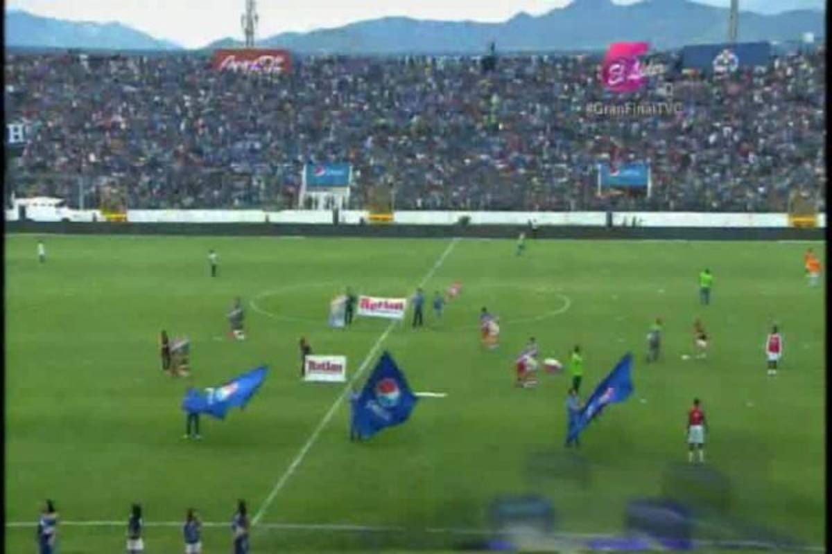 ¡IMPRESIONANTE! La afición de Motagua llena el Nacional en la final ante Platense