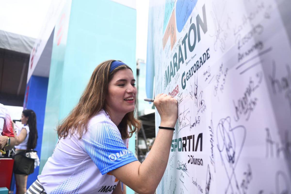 Maratón La Prensa: Atletismo puro, belleza femenina, mascotas corriendo y alegría en búsqueda de la meta