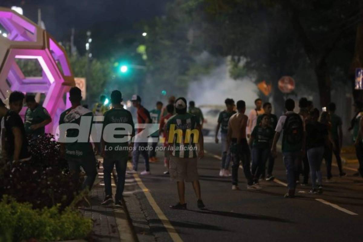 Minutos de terror en las afueras del Morazán: Lluvia de piedras y gases lacrimógenos