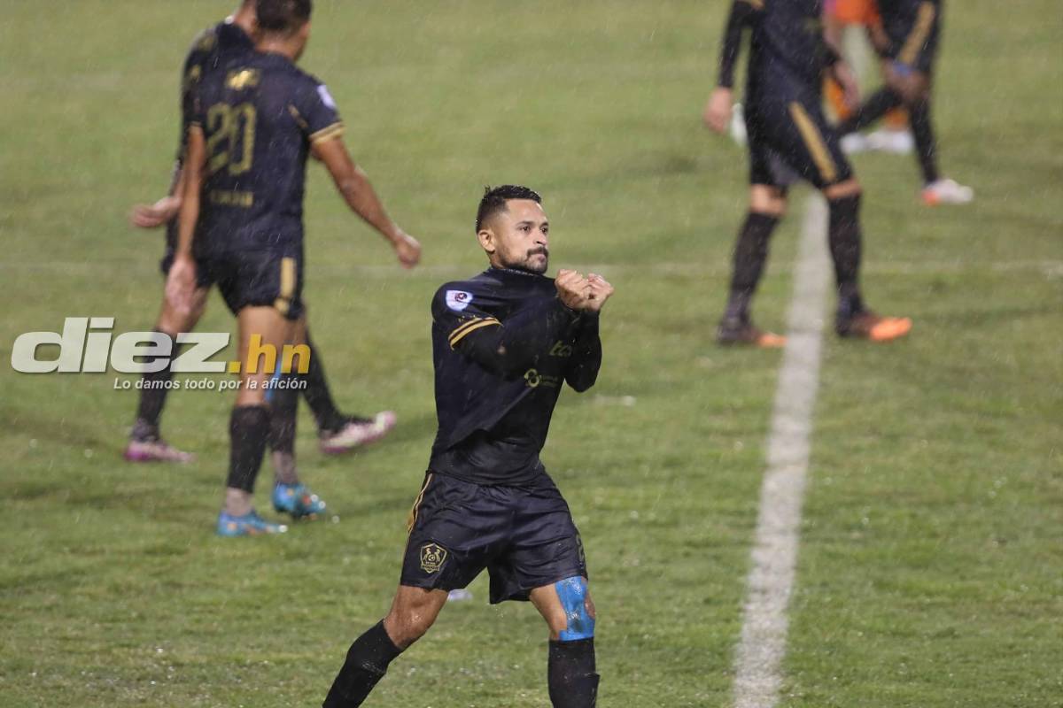 La emotiva imagen de Omar Elvir por el triunfo de Potros, bellas mujeres y lamentable lo que ocurrió otra vez en La Ceiba