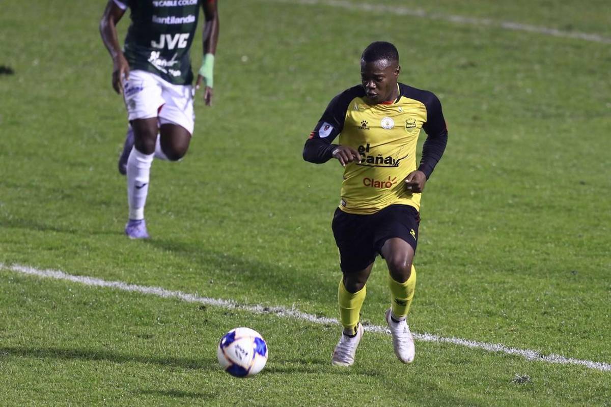 Héctor Vargas y el 11 titular con el que se estrenaría dirigiendo al Real España ante Olimpia