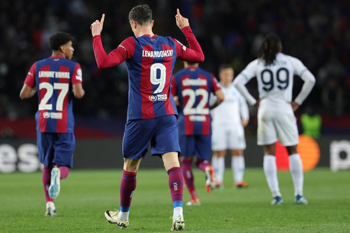 La eufórica celebración del Barcelona y Xavi por volver a cuartos de la Champions y el corte que sufrió Ronald Araújo