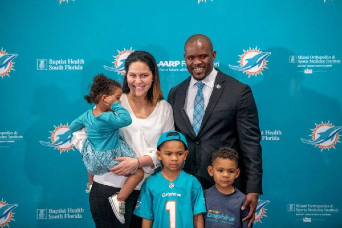 Fotos: Así fue presentado el hondureño Brian Flores como entrenador de Miami Dolphins