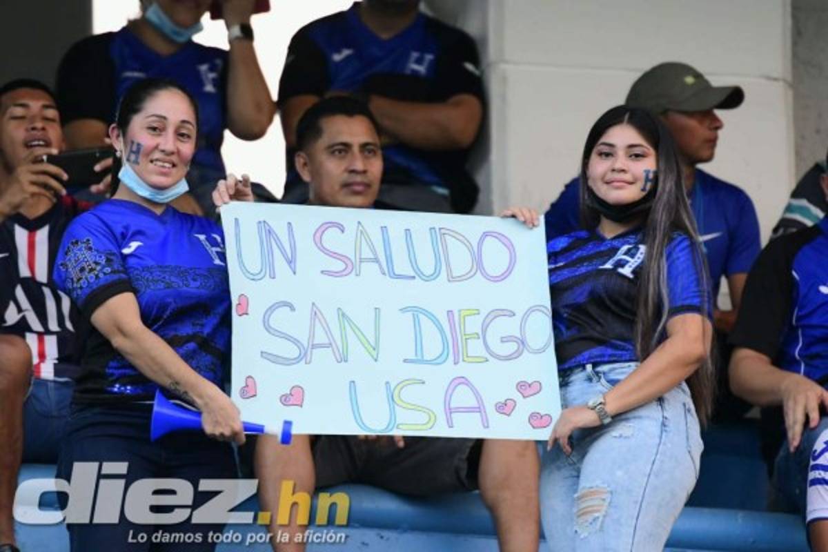 Bellas presentadoras y aficionadas deslumbraron en el estadio Olímpico para el Honduras-Panamá