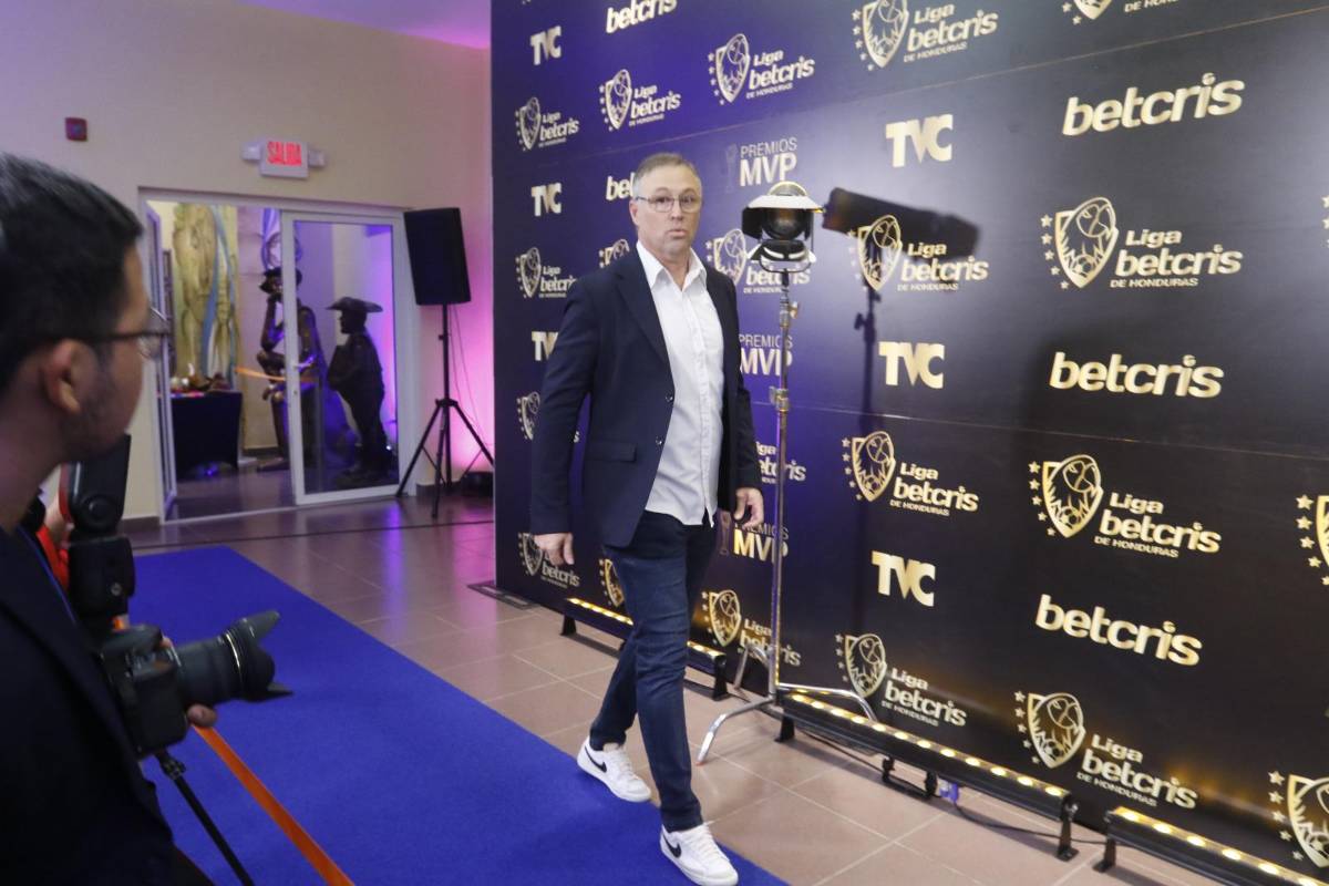 La gala de Liga Nacional en fotos: ¿Con quién llegó Troglio? la belleza en la pasarela azul y los jugadores de Olimpia dejan ver a sus parejas