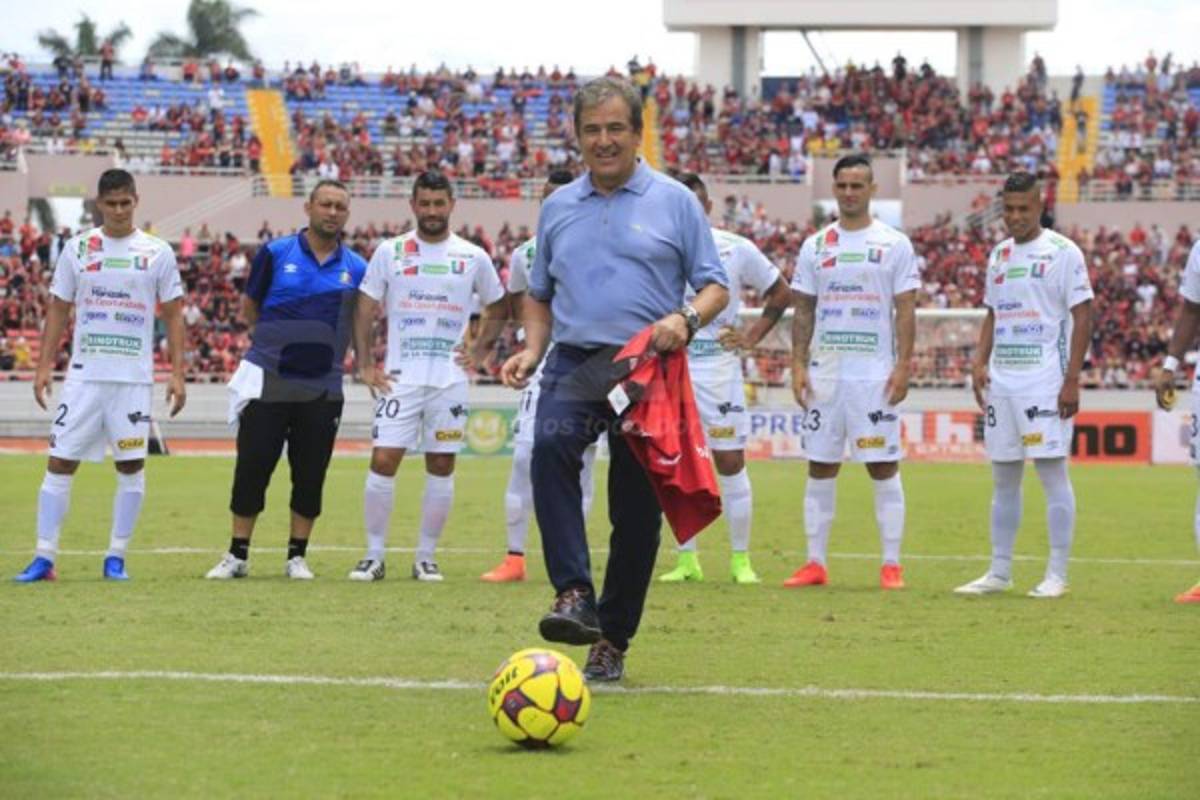 Así fue el homenaje del Alajuelense al técnico Jorge Luis Pinto