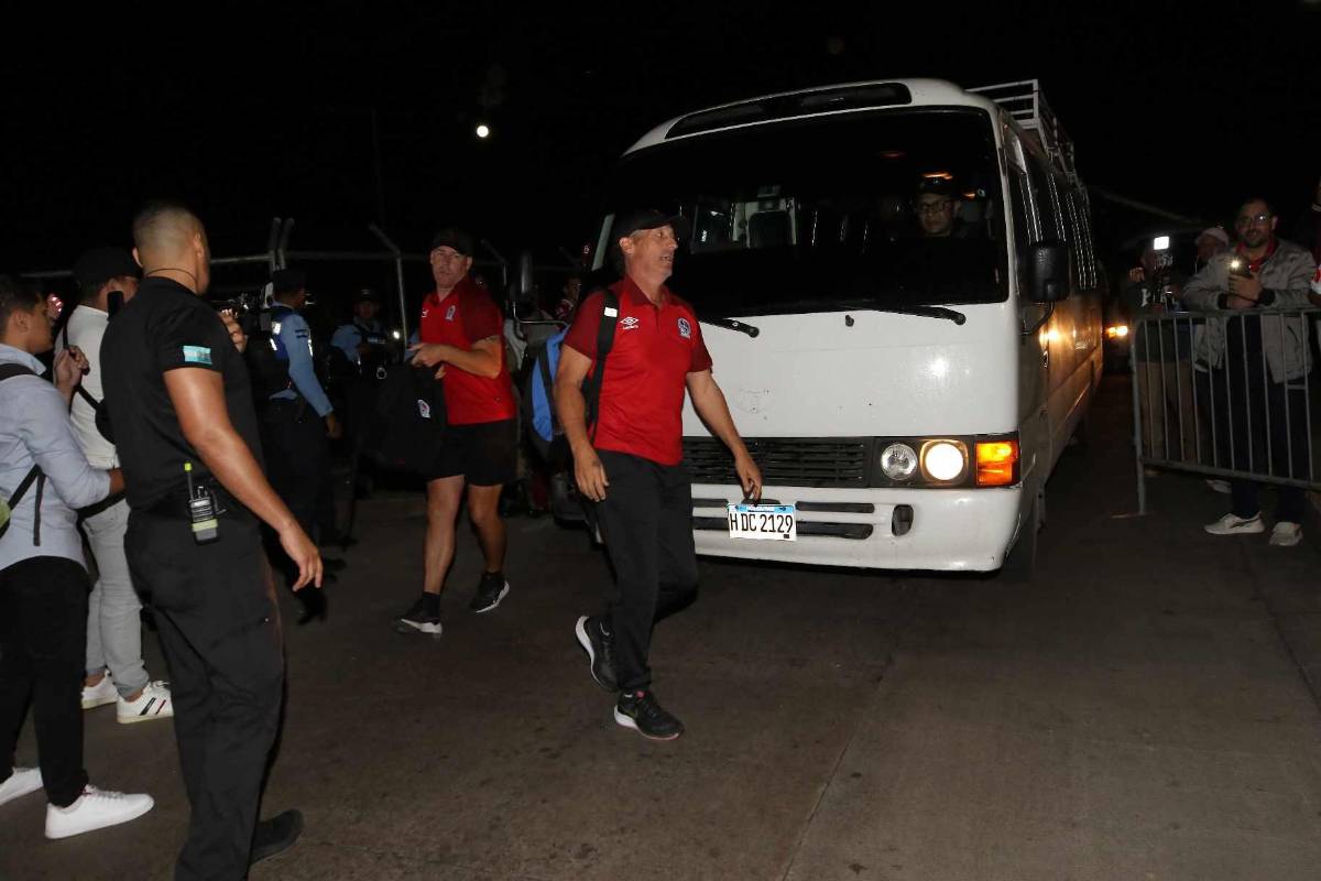 Olimpia vs Olancho FC: Los ‘gringos’ y venezolanos y lo que estos niños hicieron a los jugadores de potros en su llegada