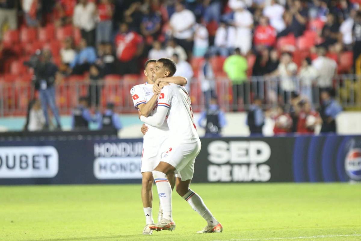 Locura de Olimpia tras quedar campeón, Espinel sorprendió y fiestón de la Ultra Fiel