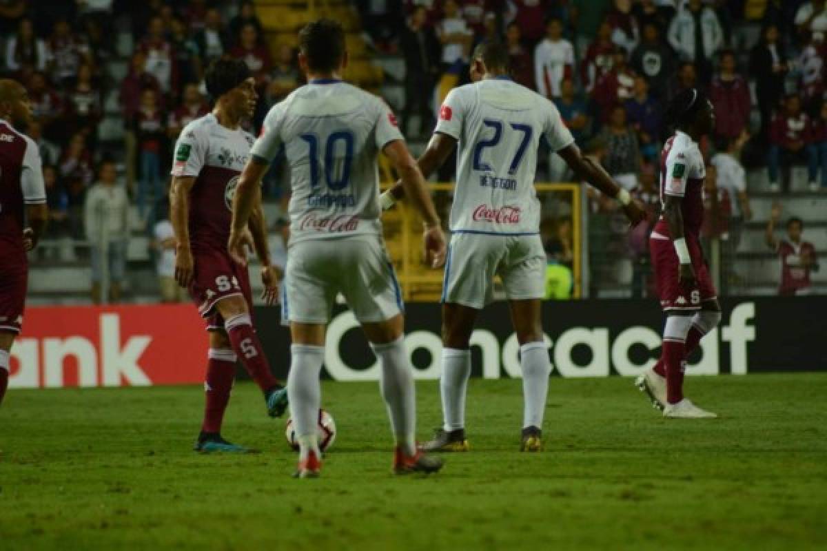 Llanto, dolor y silencio; las fotos que reflejan el desastre del Olimpia en Costa Rica