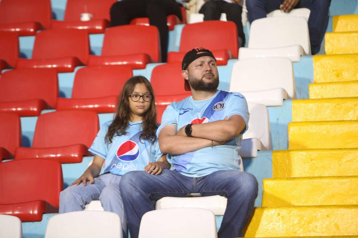 Doble récord y los besos de Auzmendi en su hat-trick y emotivo debut en el Motagua, ¿quién es el niño que brilló?