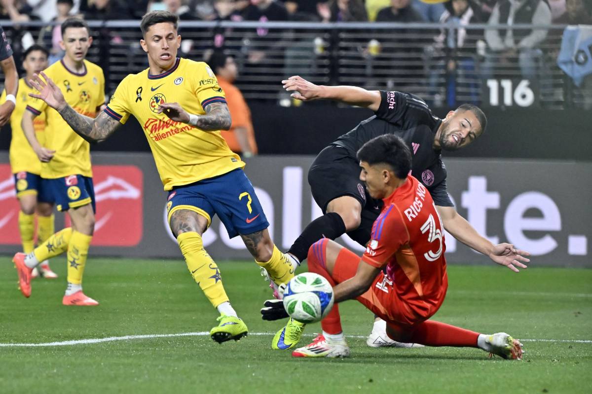 Messi vivió a lo grande su debut en 2025 durante el juego Inter Miami vs América y lo acompañó la polémica