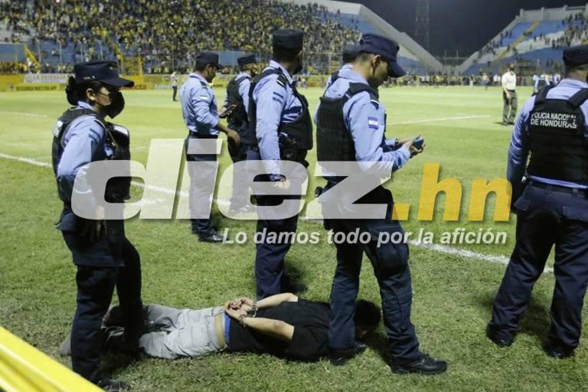 Joven cayó de espaldas al suelo: las otras fotos que no viste del zafarrancho del Real España-Marathón ¡varios policías heridos!