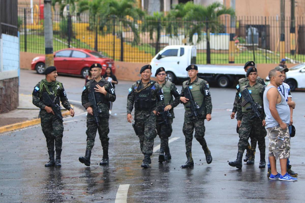 Derroche de belleza, ambientazo y el gesto de los jugadores de Honduras previo a medirse a Cuba en el Estadio Nacional