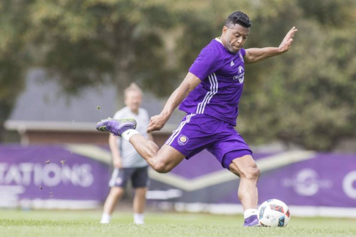 Los futbolistas que creíste que ya estaban retirados, pero siguen activos en ligas exóticas