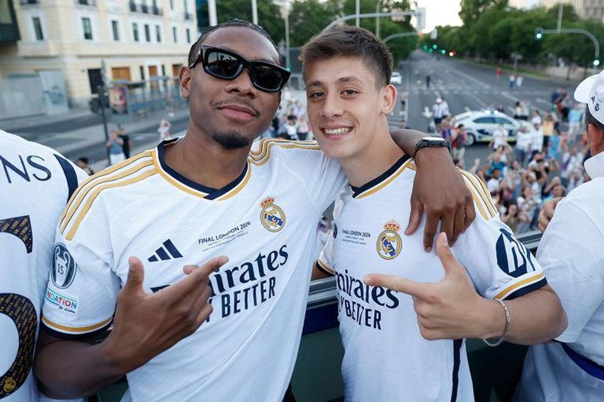 Real Madrid montó un fiestón en Cibeles: el puro de Ancelotti, Camavinga lidera los bailes y la despedida de Kroos