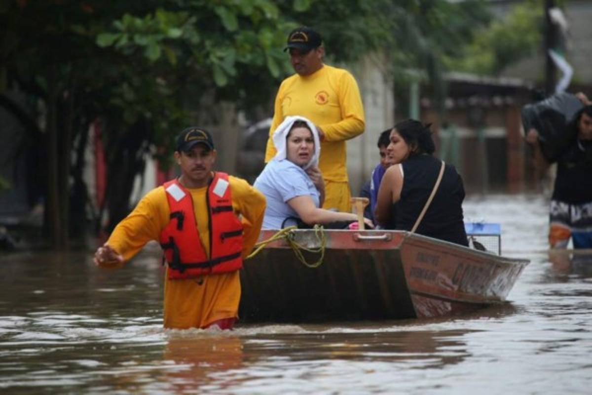 Las desgarradoras imágenes que ha dejado las inundaciones en Honduras