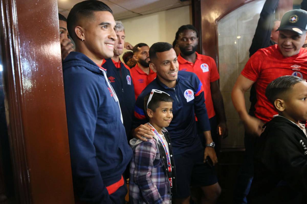¡Épico banderazo! Afición del Olimpia pide la 40 antes de la gran final contra Marathón