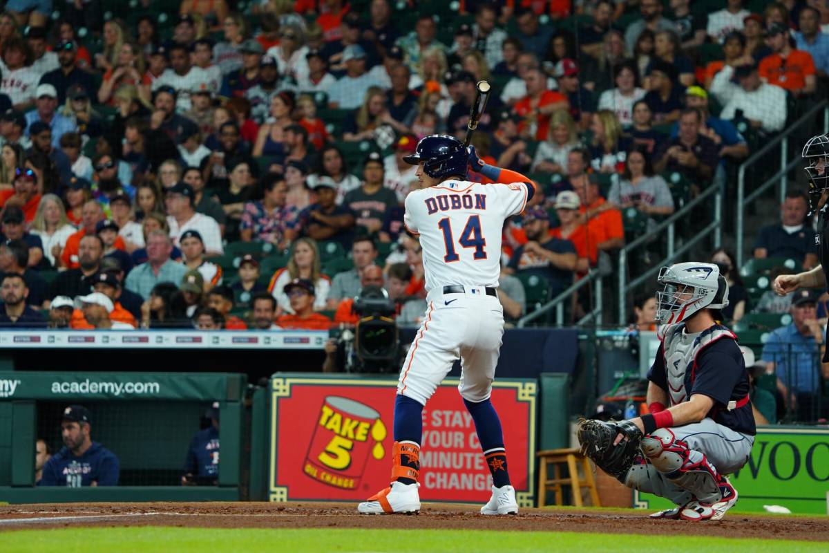 Mauricio Dubón ha jugado seis partidos con la piel de los Astros de Houston.