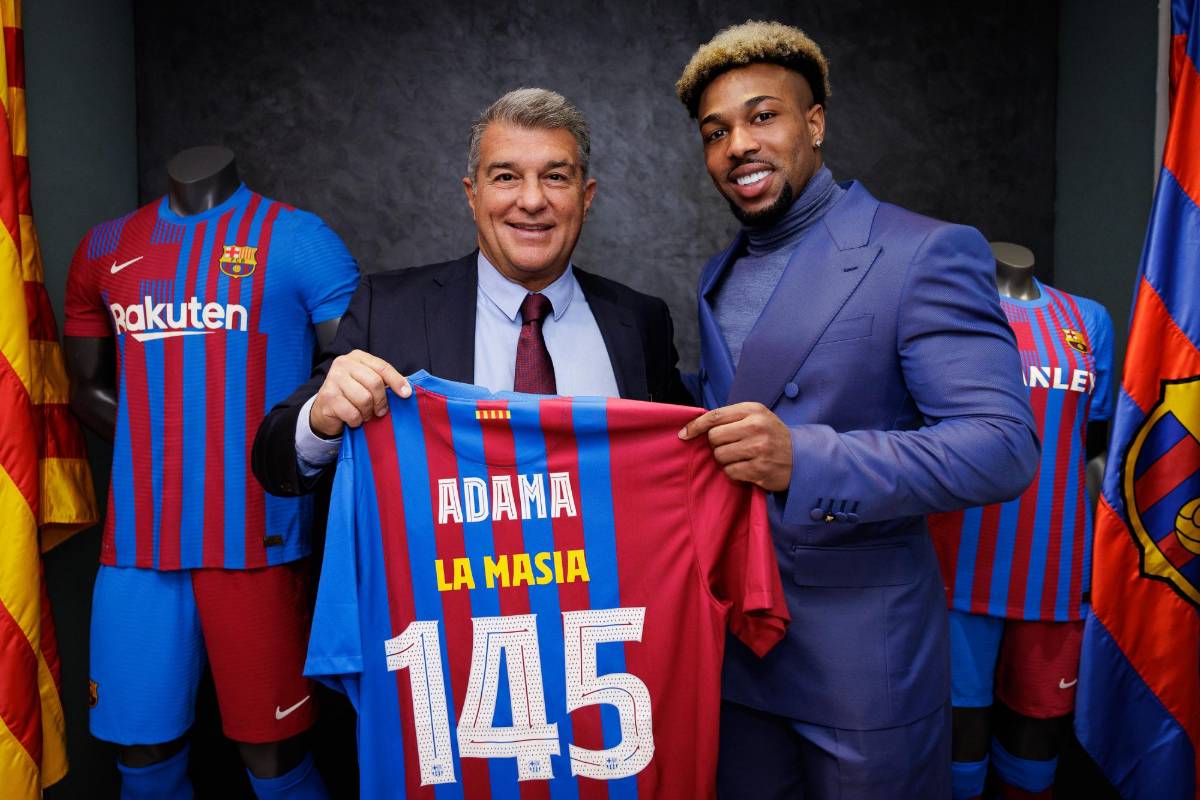 Regalo de Laporta, nuevo dorsal y su monstruoso físico: Así fue la presentación de Adama Traoré con el Barcelona