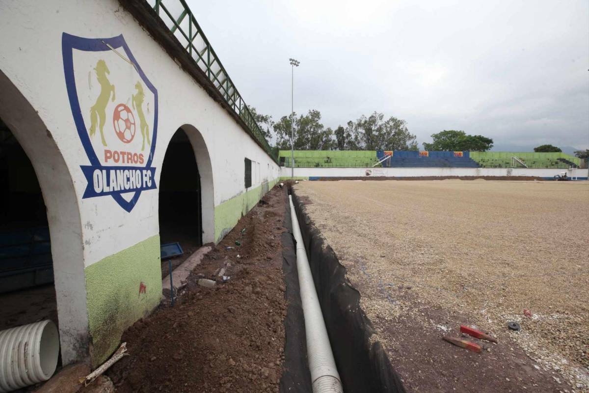 Así luce el estadio Juan Ramón Brevé Vargas, que recibe los trabajos de remodelación para cambio de césped ¿Cuándo finaliza la obra?