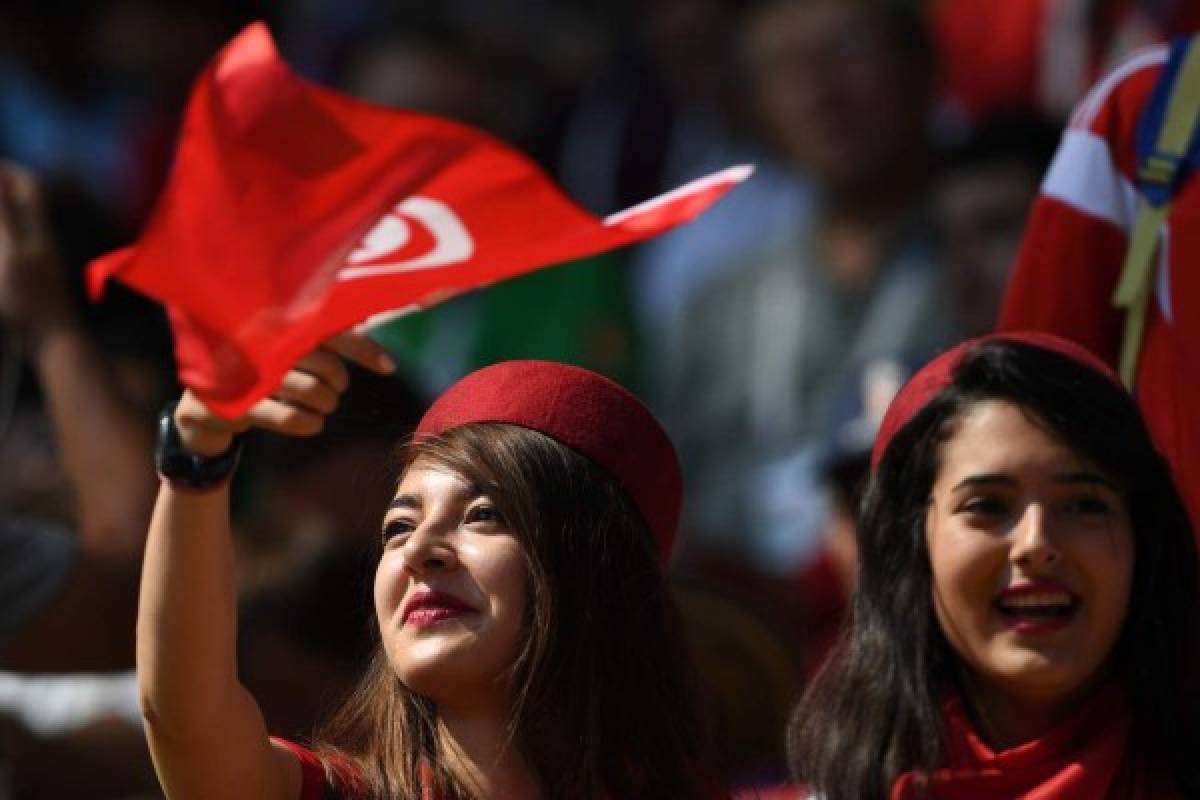 NO SE VIO EN TV: El beso, las lágrimas y las bellezas que adornaron el Bélgica-Túnez en Rusia 2018