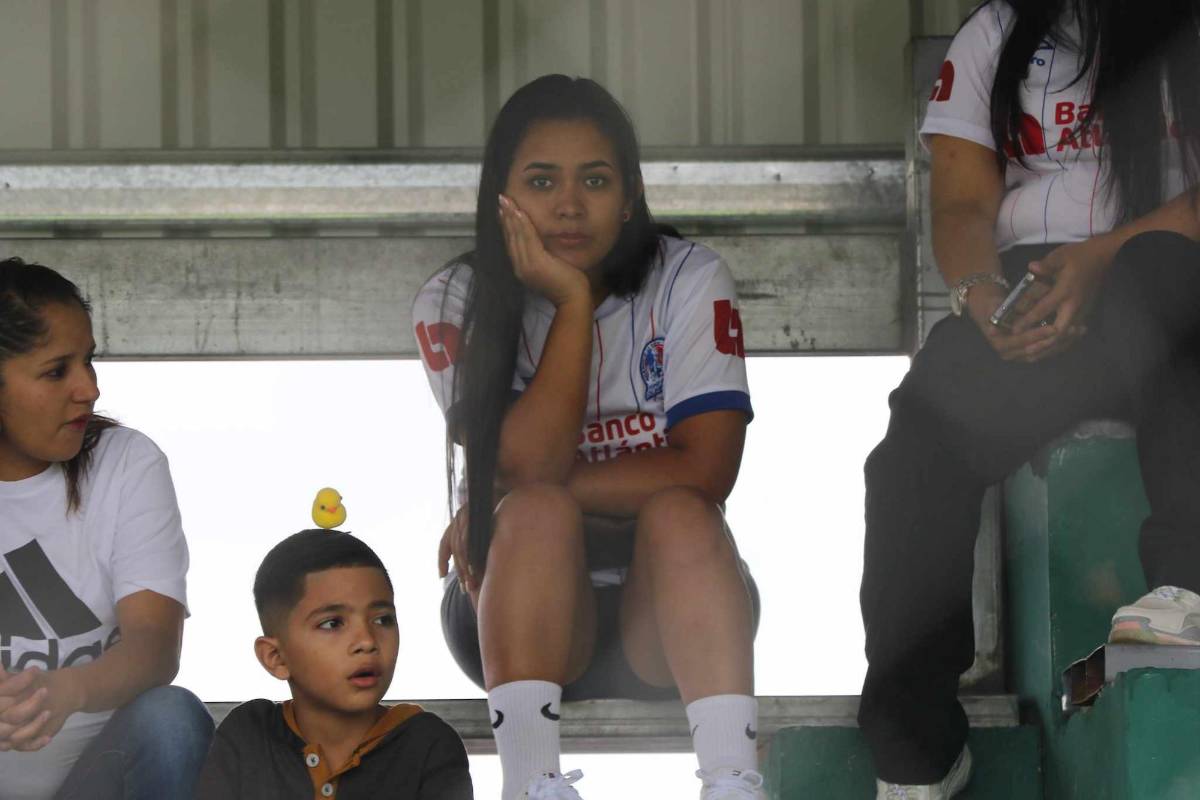 Las bellas olanchanas de San Francisco de La Paz se dejan ver, la preciosa aficionada de Olimpia y, ¿qué llevaba Marcos Montiel?