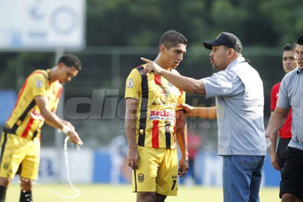 NO VISTE EN TV: ¿Para quién fue? El obsceno gesto de Costly y el reclamo de Claros