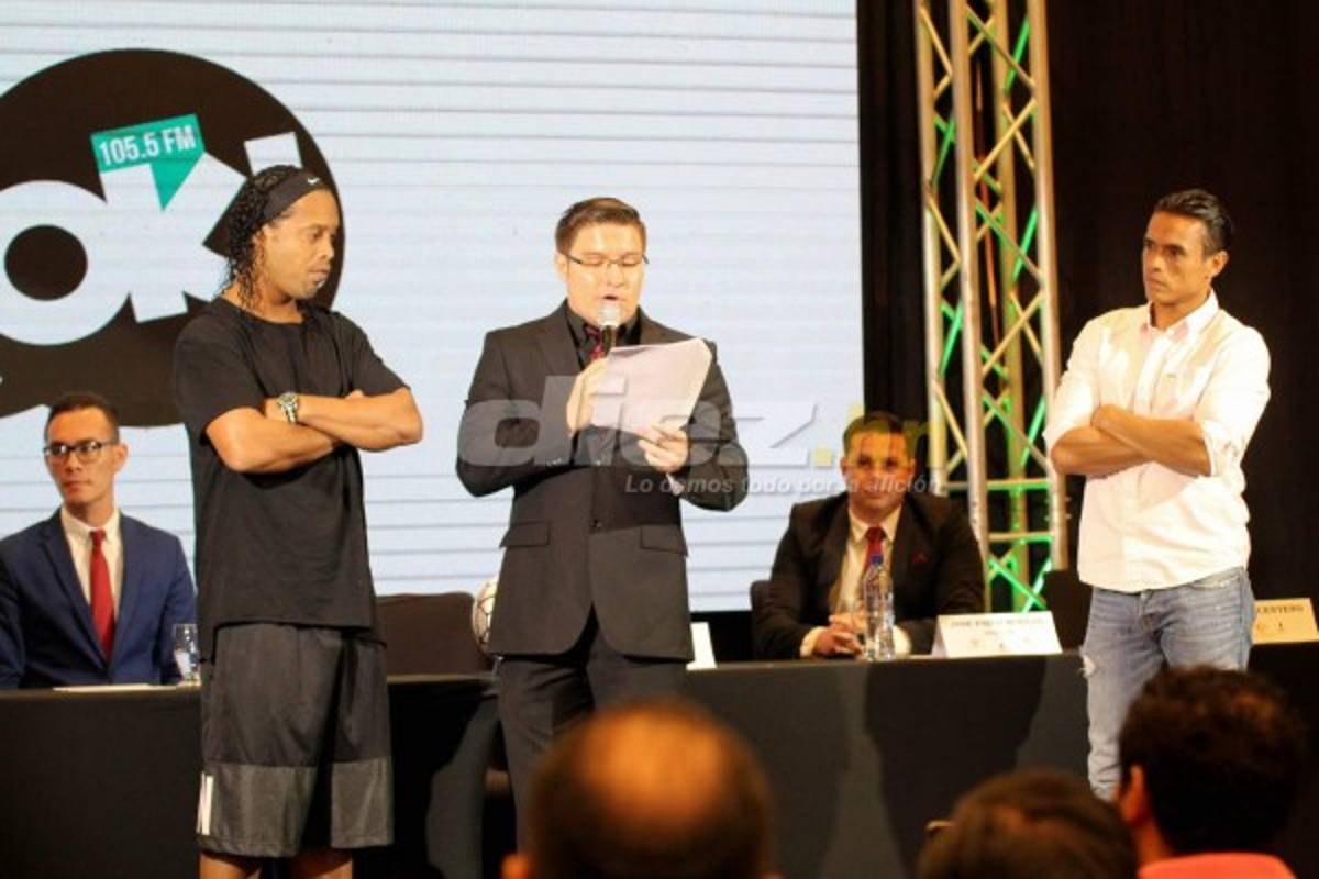 ¡De Lujo! Los ticos tuvieron un recibimiento espectacular para Ronaldinho