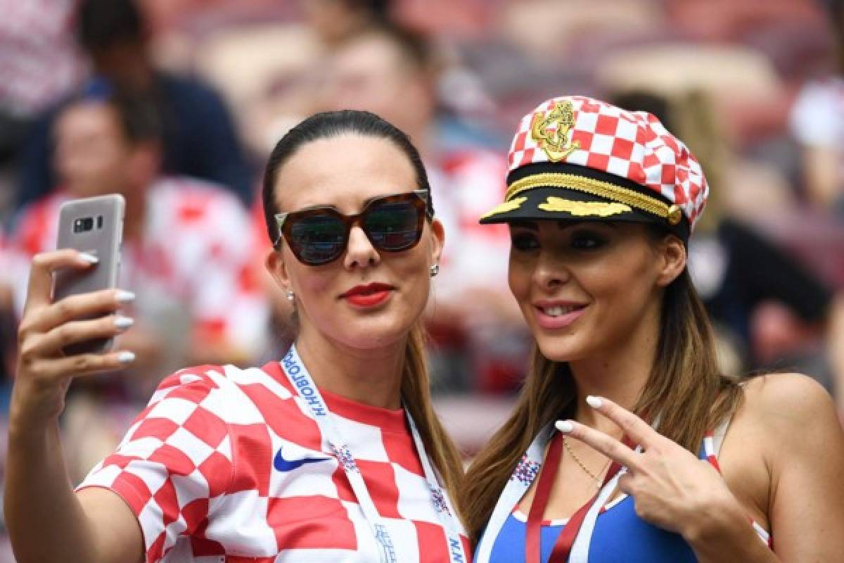 ¡LINDURAS! Las bellas chicas de Francia y Croacia en la final del Mundial de Rusia 2018