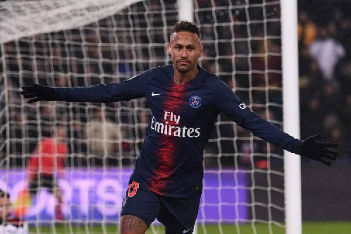 Paris Saint-Germain's Brazilian forward Neymar celebrates after scoring a goal during the French L1 football match Paris Saint-Germain (PSG) vs Guingamp (EAG), on January 19, 2019 at the Parc des Princes stadium in Paris. (Photo by Anne-Christine POUJOULAT / AFP)