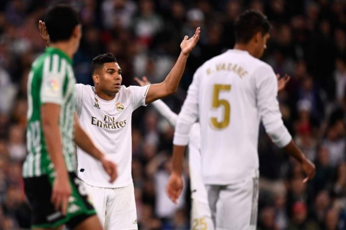 Real Madrid's Brazilian midfielder Casemiro reacts during the Spanish League football match between Real Madrid CF and Real Betis at the Santiago Bernabeu stadium in Madrid, on November 2, 2019. (Photo by OSCAR DEL POZO / AFP)