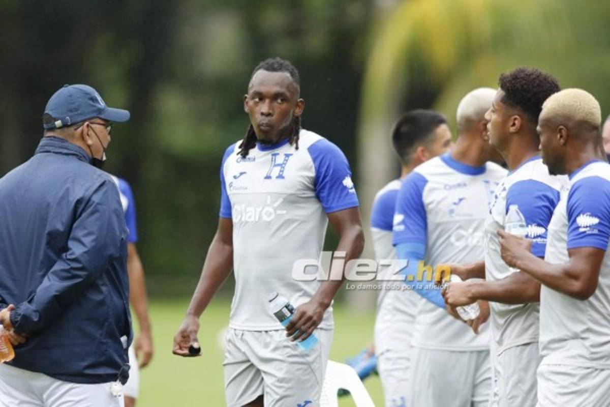 'Bolillo' Gómez recibe a viejo conocido en el entrenamiento de Honduras; el mano a mano de Elis con Choco Lozano