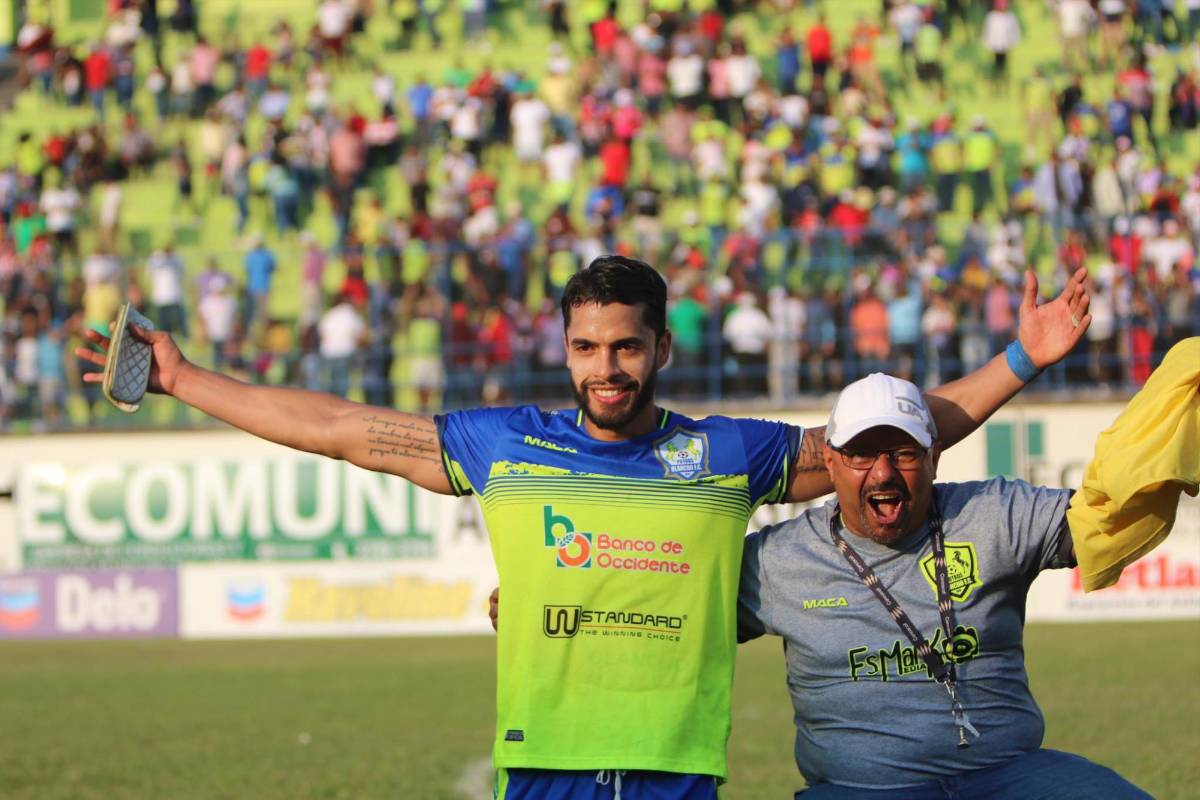 FOTOS: Colosal llenazo en la caída del invicto de Olimpia, el eufórico festejo de Potros y presidente sorprende