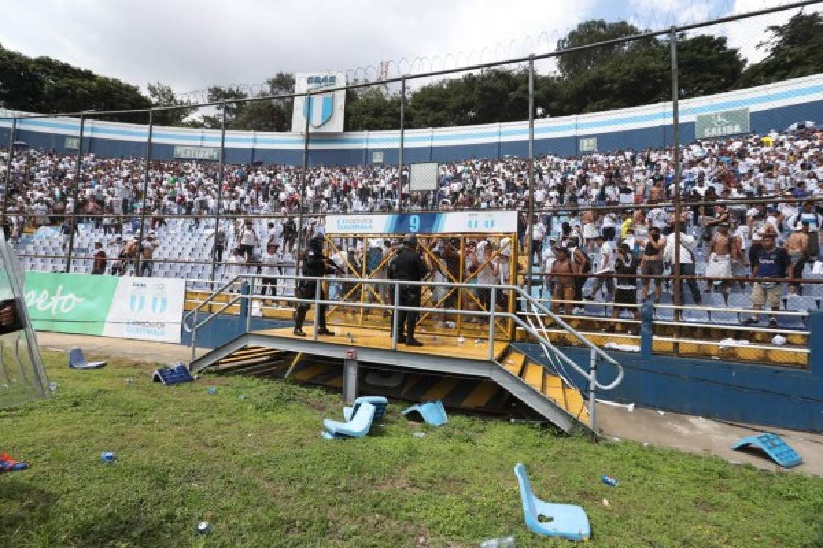 ¡Penoso! Aficionados del Comunicaciones hacen zafarrancho tras caer ante Municipal