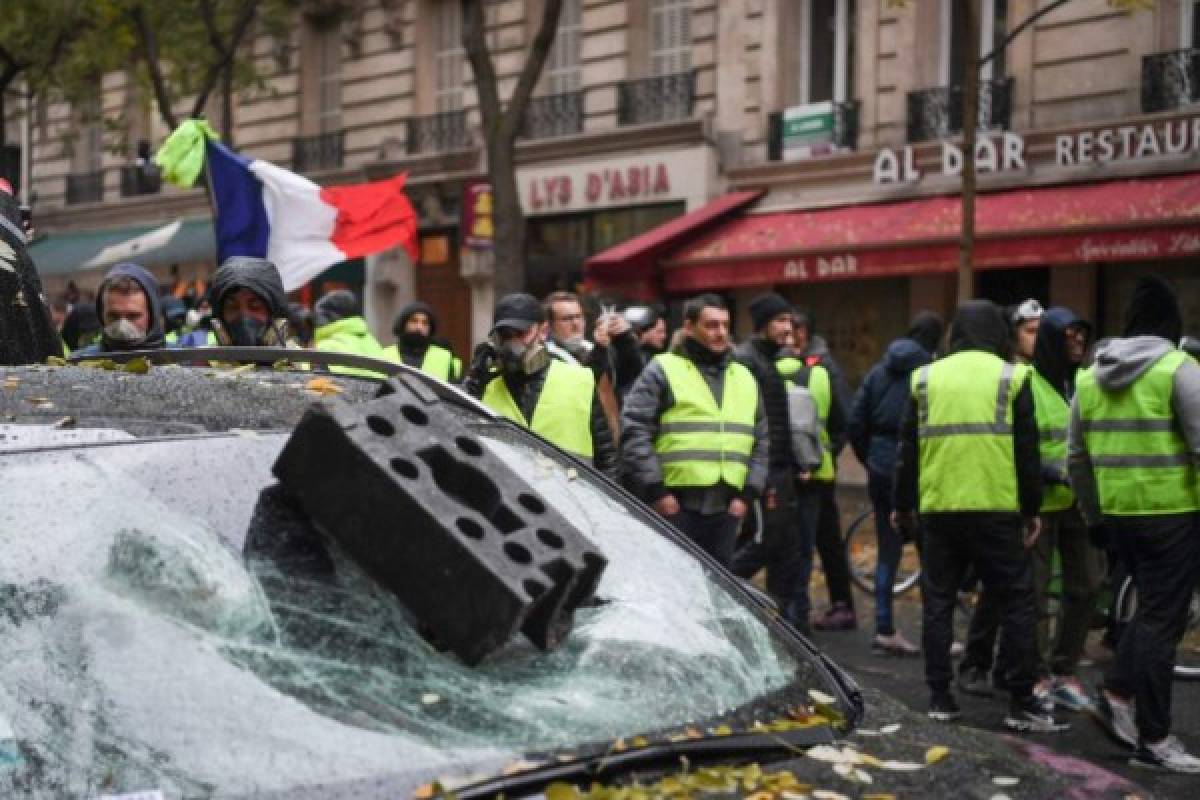 París bajo fuego: Caos y terror en Francia en una violenta protesta