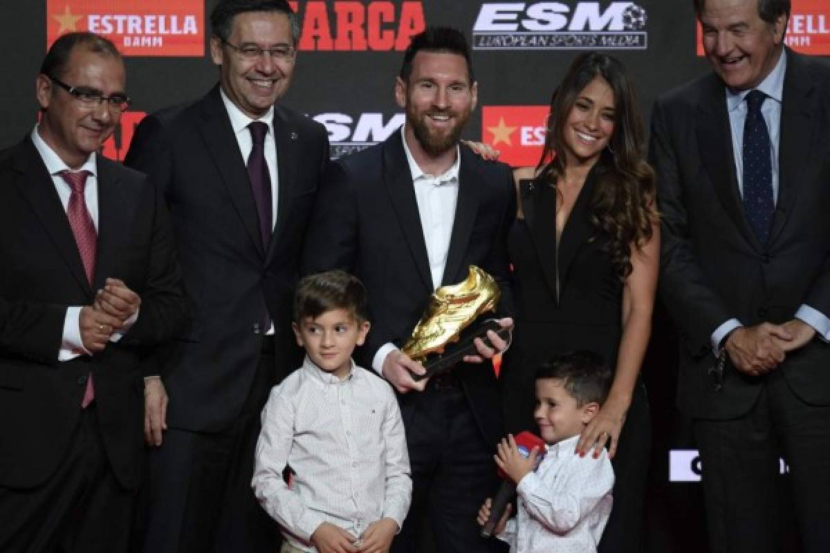 Show de Mateo Messi: Saca la lengua y roba el micrófono durante la entrega de la Bota de Oro