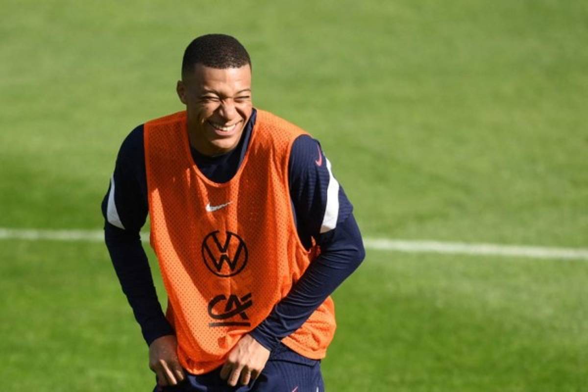 Mbappé se parte de la risa y las imágenes del brutal tridente que ponen a temblar a la Euro