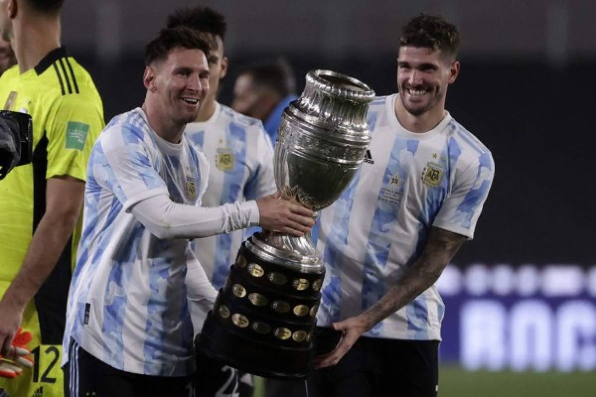 La inolvidable noche de Messi: tres goles, rompe récord, se pone a llorar y descontrol al festejar con la afición