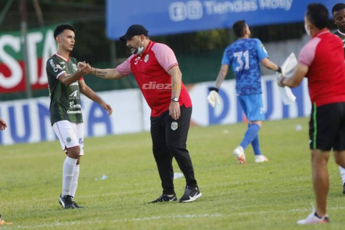 Futbolista sale mareado y vomitando, un portero improvisado y Omar Rosas con su espectacular festejo