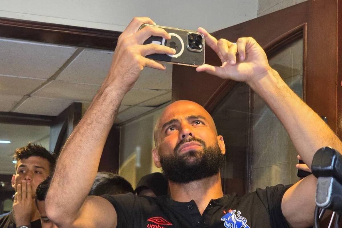 Fiesta Blanca: El banderazo de la Ultra Fiel, la actitud de los jugadores del Olimpia y el mensaje de Rafa Villeda para su afición