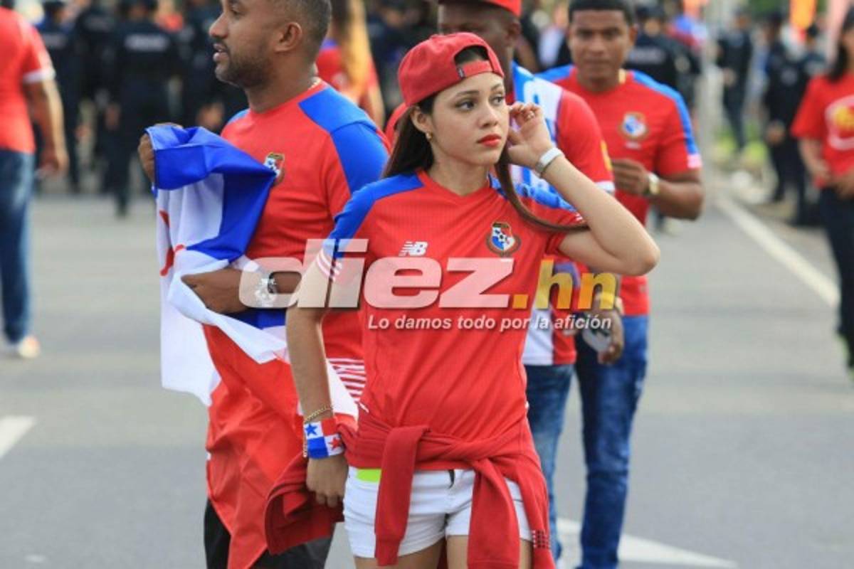 ¡Belleza! Las encantadoras chicas que adornaron el Panamá-Honduras