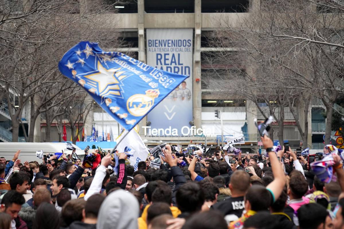Espectacular recibimiento a los jugadores del Real Madrid en el Bernabéu y los invitados de lujo